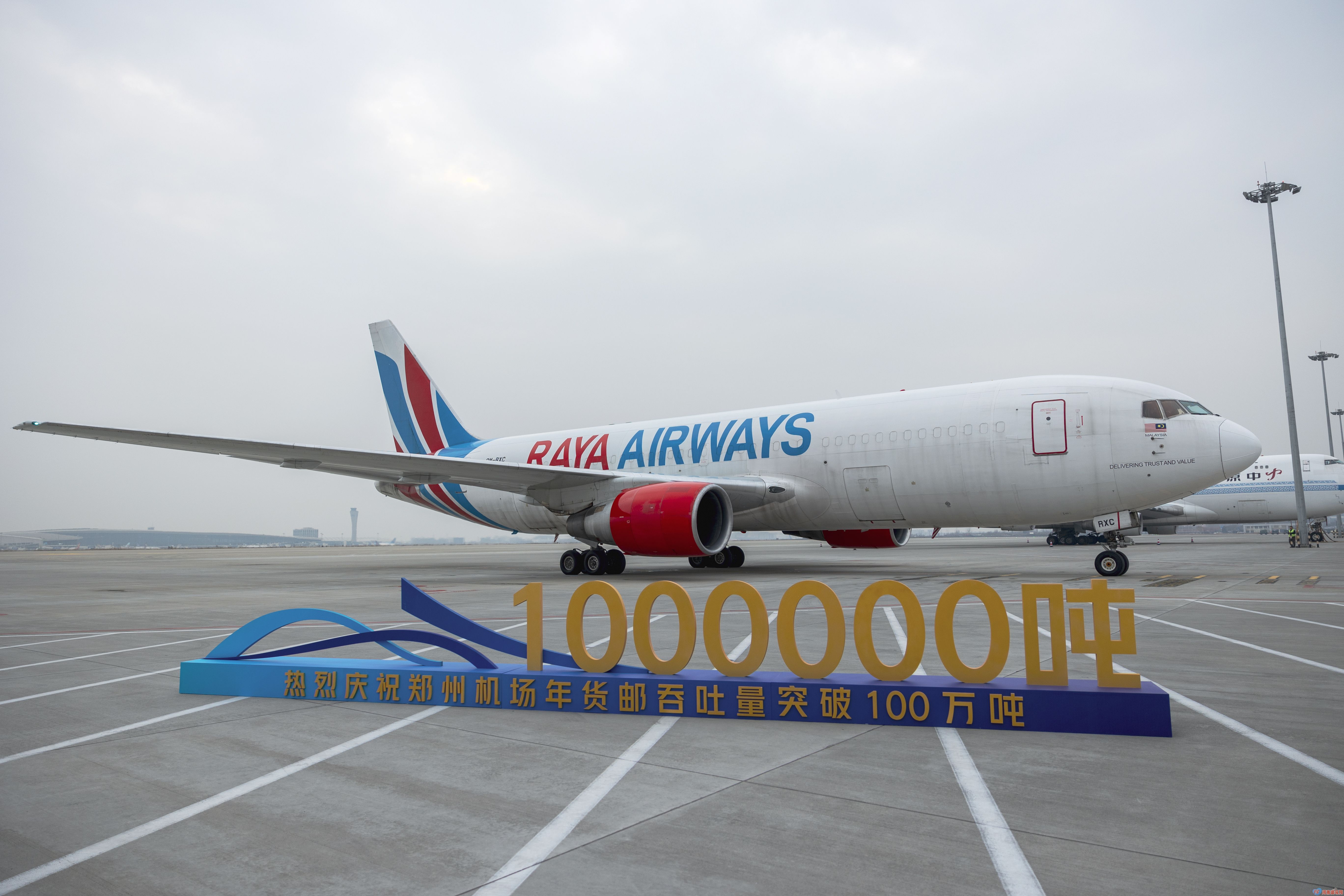 何言：枢纽与支点