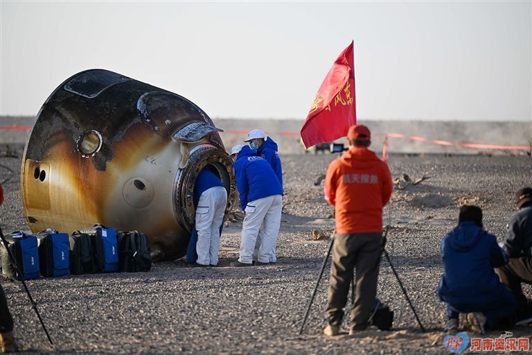 万众牵挂 欢迎回家 神舟二十号航天员乘组成功着陆顺利出舱