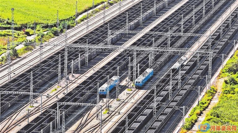 瓦日铁路上的繁忙枢纽